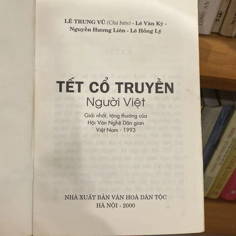 TẾT CỔ TRUYỀN NGƯỜI VIỆT (XB 2000) 590936