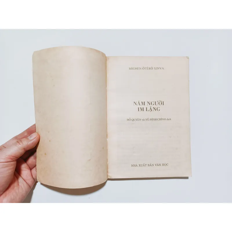 Năm Người Im Lặng - Miguel Otero Silva 783864