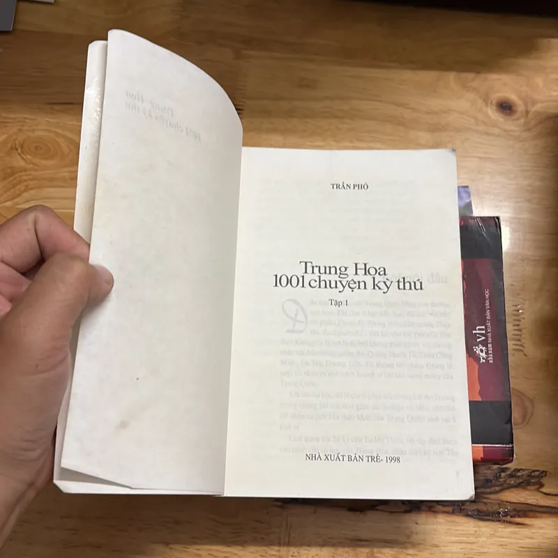 II Sách Về Trung Quốc: Trung Hoa _ 1001 Chuyện Kỳ Thú - Trần Phò - 1998 701005