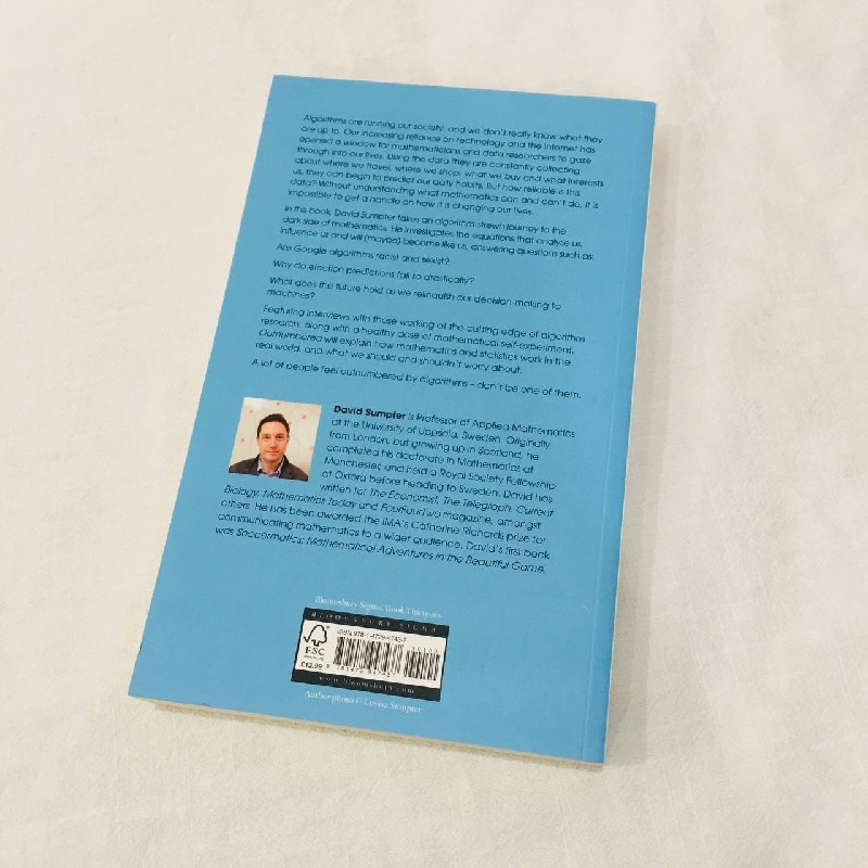 Book - Outnumbered : From Facebook and Google to Fake News and Filter-bubbles (như mới) 60884