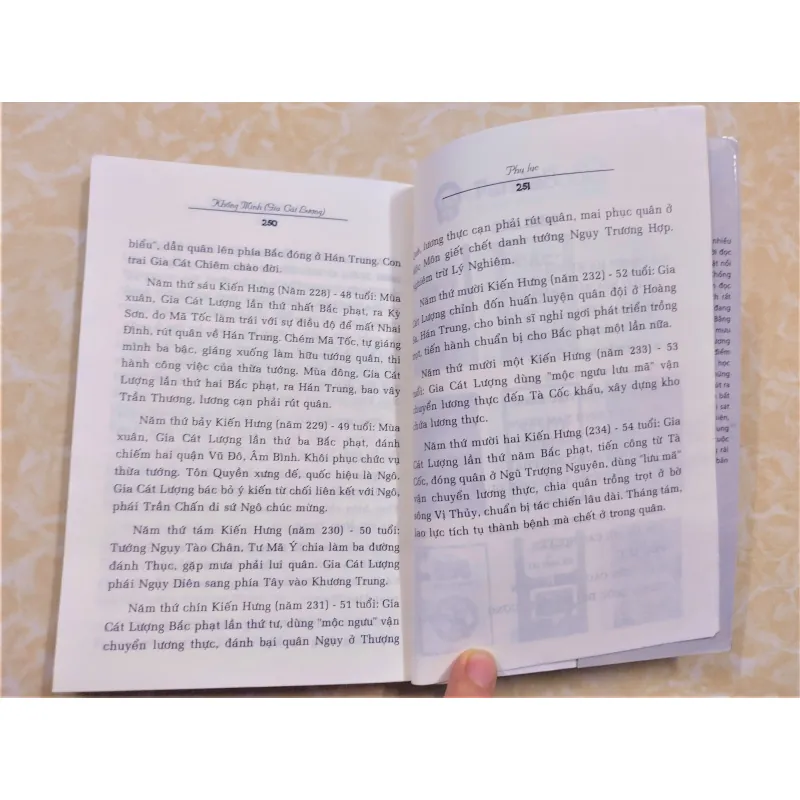 Sách: Khổng Minh Gia Cát Lượng - TG: Dư Đại Cát 751246