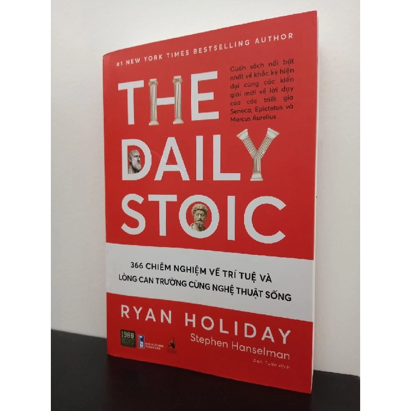 THE DAILY STOIC – 366 Chiêm Nghiệm Về Trí Tuệ Và Lòng Can Trường Cùng Nghệ Thuật Sống - Ryan Holiday, Stephen Hanselman New 100% HCM.ASB2703 342650