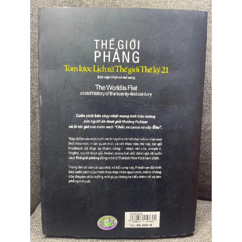 Thế giới phẳng Thomas L Friedman 2006 mới 80% ố viền nhẹ HPB1305 459183