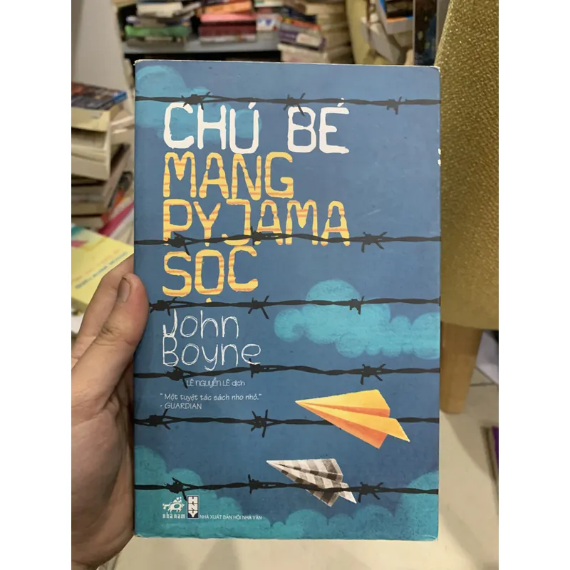 Chú bé mang pyjama sọc 🐟 722676