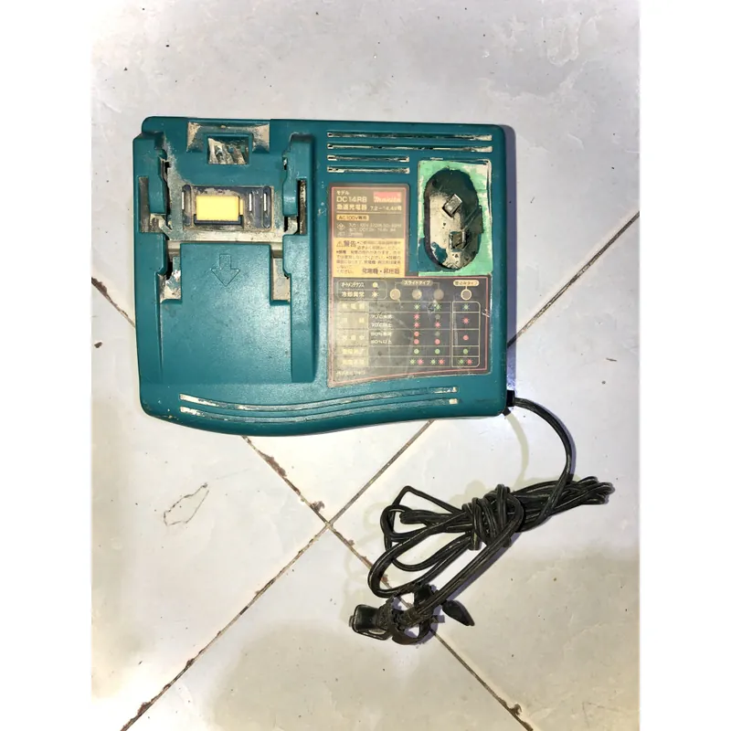 Bộ sạc pin Makita 7,2-14,4V,  model DC1414B. 737739