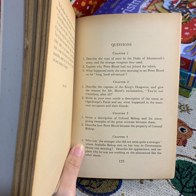 Sách ngoại văn Captain Blood, Chapter Book, ấn bản năm 1991 326308