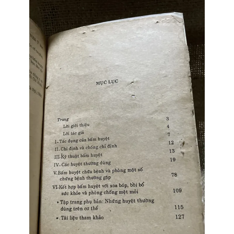 Bấm huyệt chữa bệnh - sách Đông y 799011