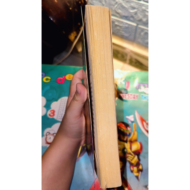 Ngoại văn chapter cho bé - Twice upon a Marigold - Scholastic 495458