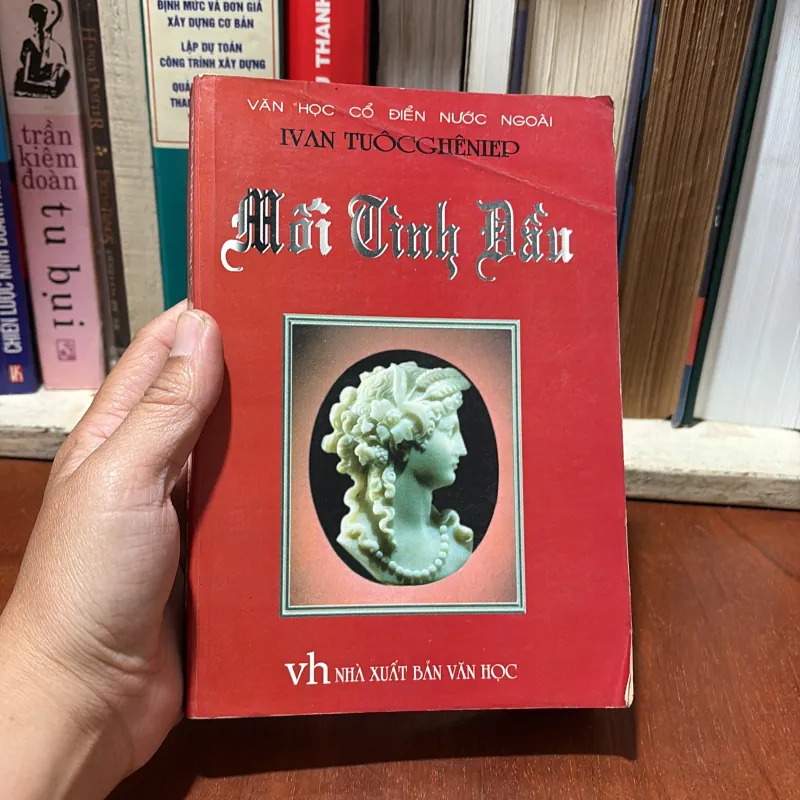 II Văn Học Nước Ngoài: Mối Tình Đầu - IVAN TUÔCGHÊNIEP - 2000 781610