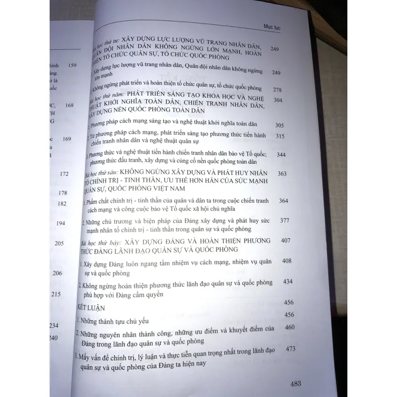Tổng kết Đảng lãnh đạo quân sự và quốc phòng trong Cách mạng Việt Nam 1945-2000 708138