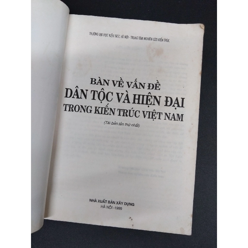 Bàn về vấn đề dân tộc và hiện đại trong kiến trúc Việt Nam mới 80% ố vàng 1999 HCM2207 KỸ NĂNG 916525