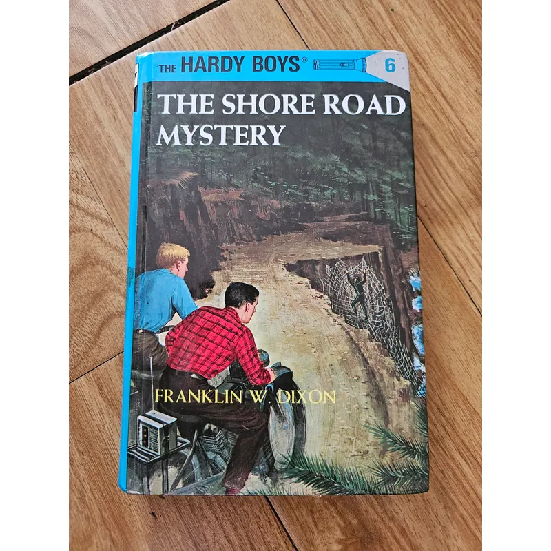 The Hardy Boys The Shore Road Mystery 6 
Giá 20k 655105