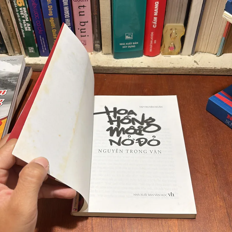 II Tập Truyện Ngắn: Hoa Hồng Môi Màu Đỏ - Nguyễn Trọng Văn - 2014 786200