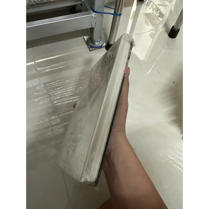 Lê Vân Yêu Và Sống (Bìa Cứng) 563405