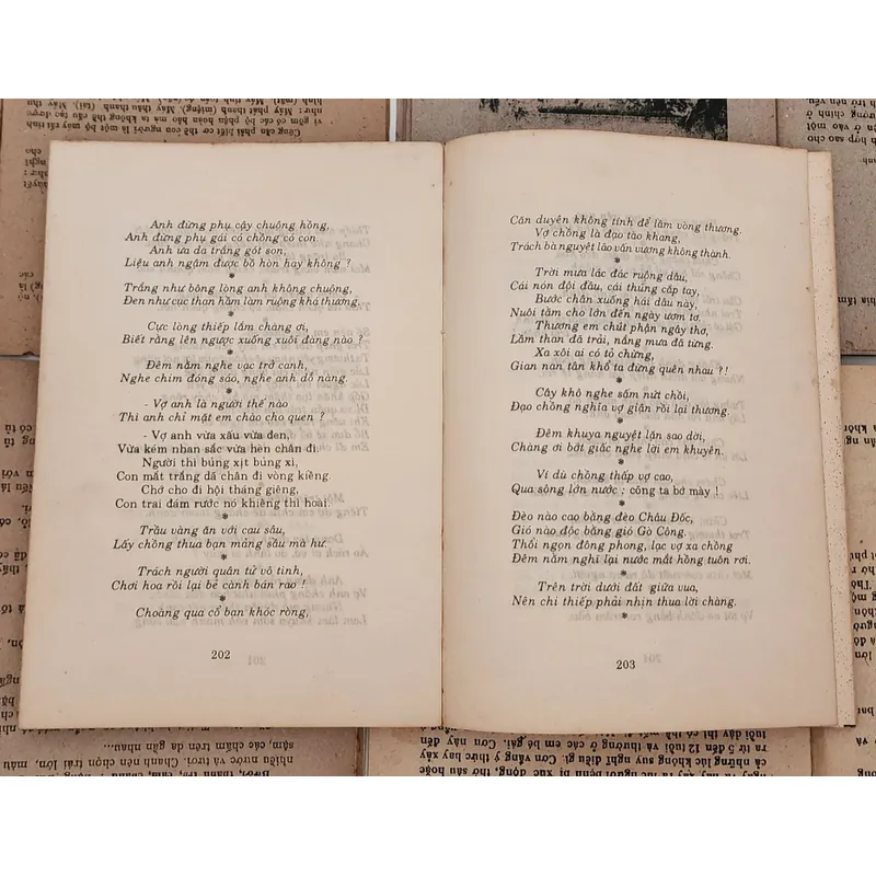 Thái Doãn Hiểu & Hoàng Liên biên soạn - Ca dao dân ca tình yêu 707704