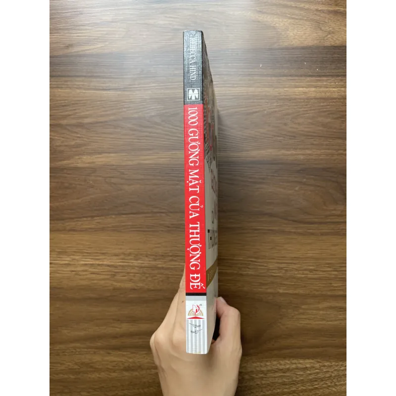 1000 gương mặt của Thượng Đế - Rebecca Hind 961522