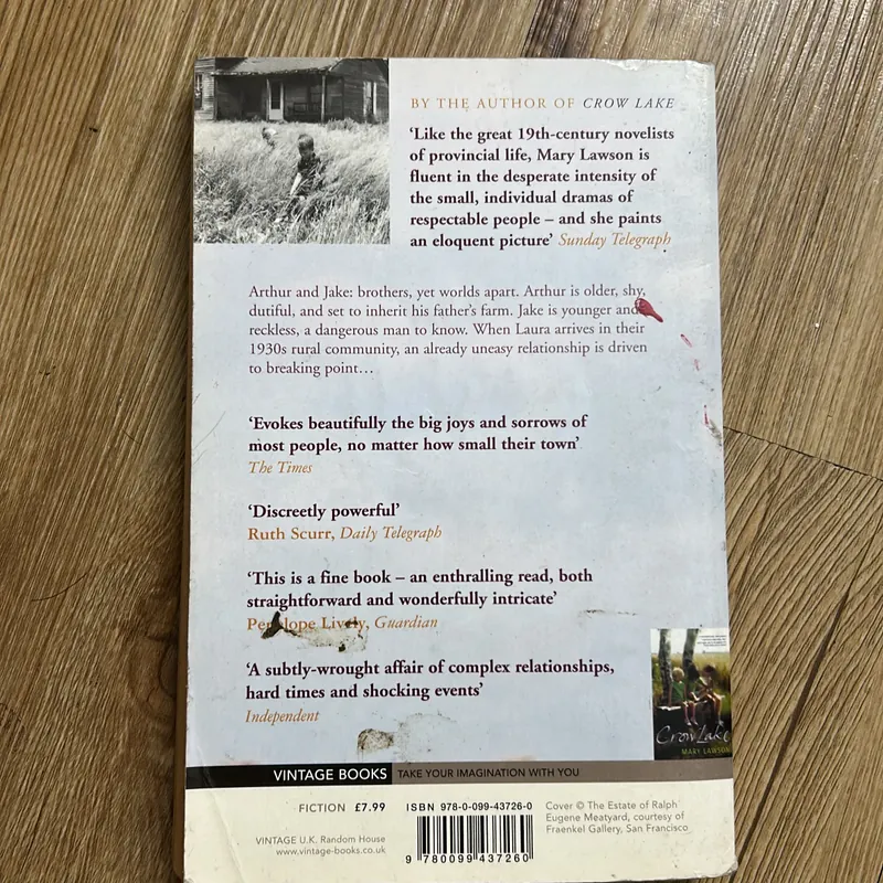 Sách ngoại văn- The other side of the bridge 568733