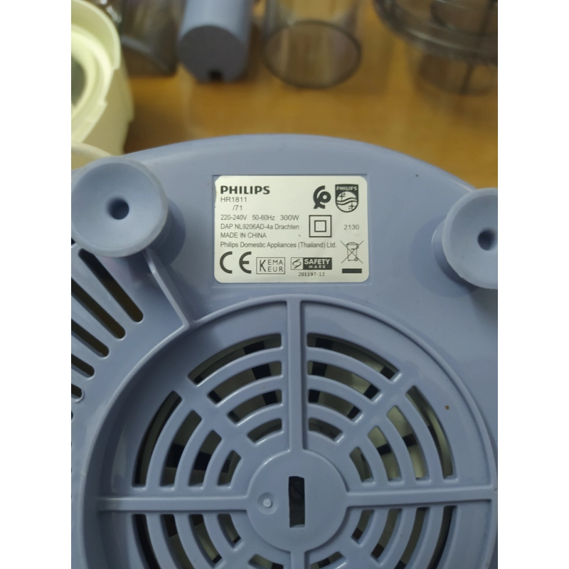 Máy ép rau củ, trái cây Philips HR1811 547568