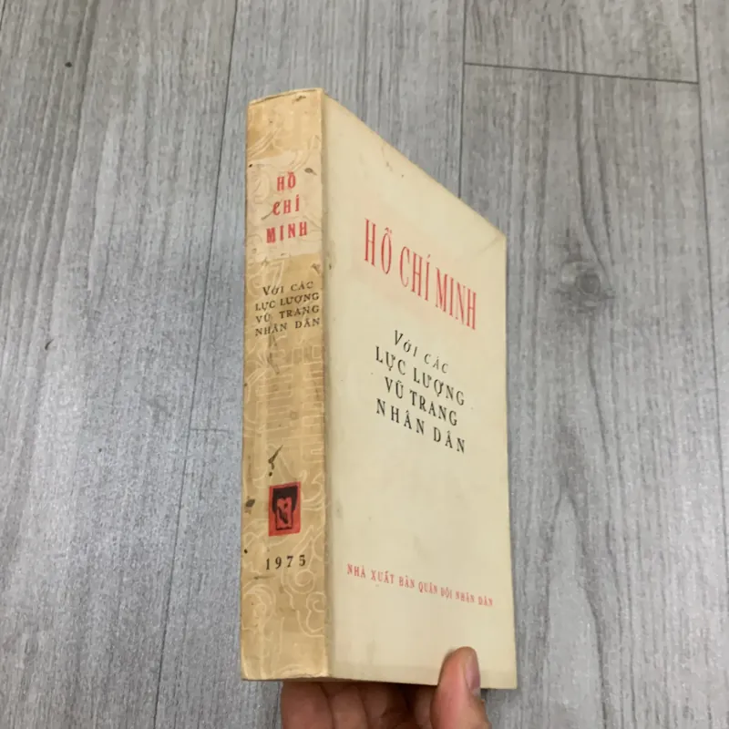 Hồ chí minh với lực lượng vũ trang nhân dân 1975. 10a3 1025779