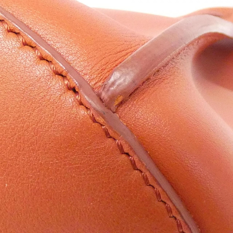 Túi đeo vai Celine Big Bucket với dây đeo dài 183343A4T 613833