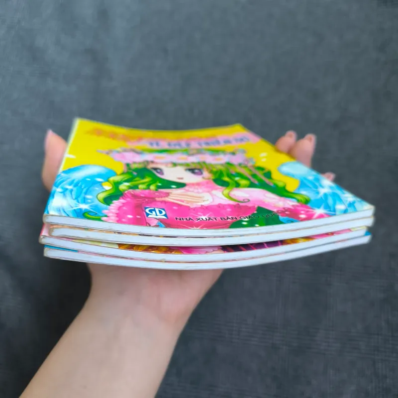 Thử nghiệm trăm lần biến đổi (4 tập) - Sách thay đổi trang phục, tô màu cho bé 592507