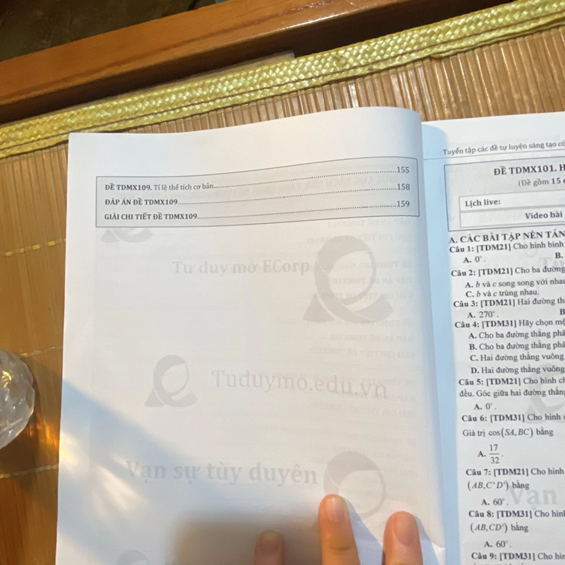 Chinh phục hình học không gian tư duy mở ( sách chỉ lưu hành nội bộ) 447138