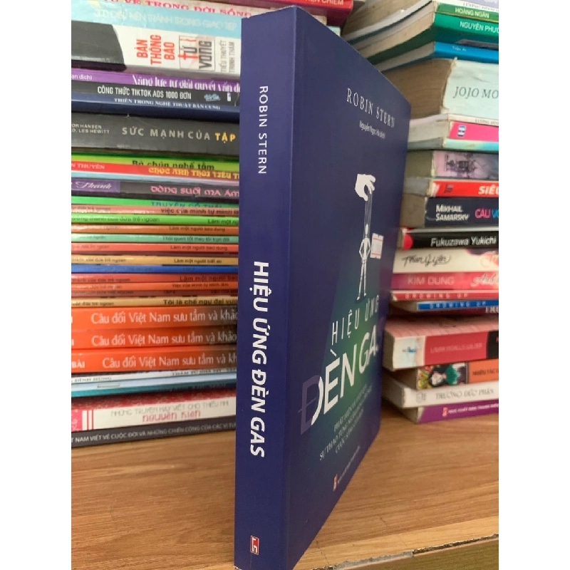 Hiệu ứng đèn gas -Robin Stern 787716