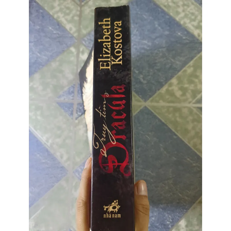 Truy tìm Dracula - Elizabeth Kostova 756193