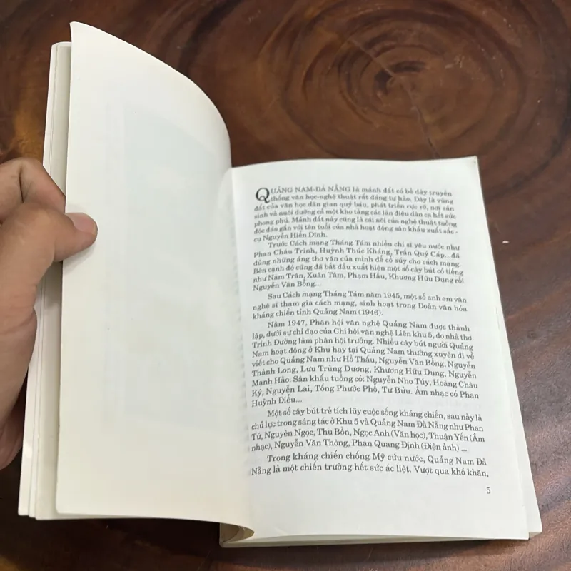 II Tập Kỷ Yếu: Hội Liên Hiệp Văn Học Nghệ Thuật Thành Phố Đà Nẵng (1978 - 2003) 998120