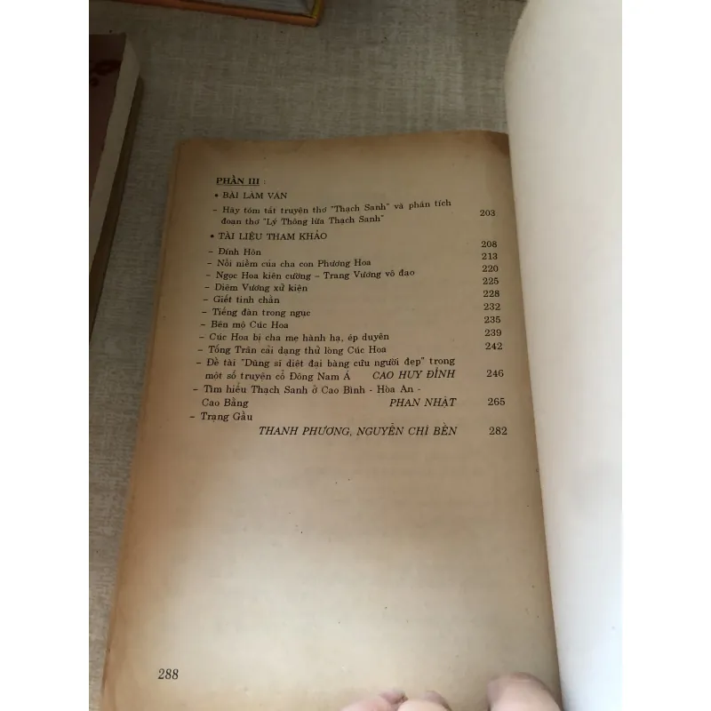 Phê bình bình luận văn học 976107