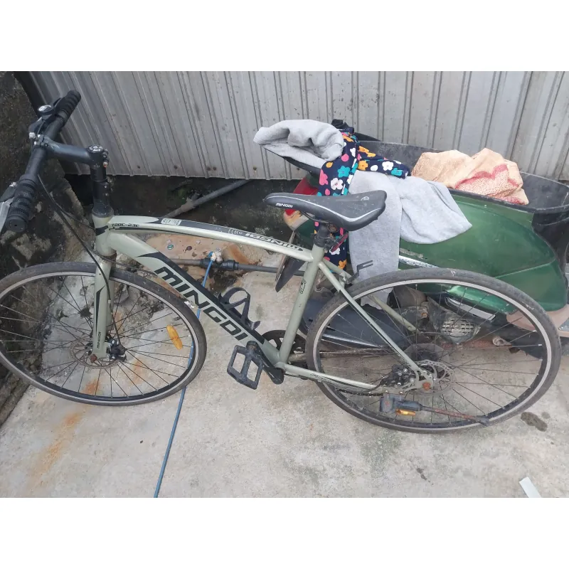 Xe đạp cũ kiểu dáng thể thao 753506