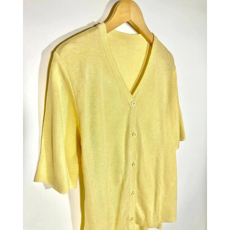 Áo  Mongtoghi Cài Khuy Hàn, chất mềm mát
Size M L
  445321