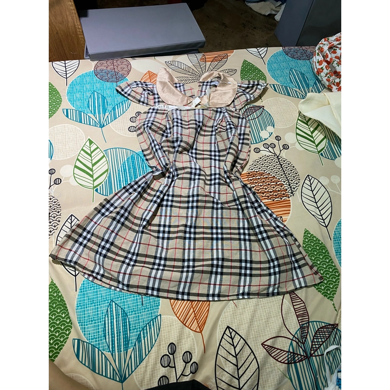 Váy kaky size S karô mới  509280