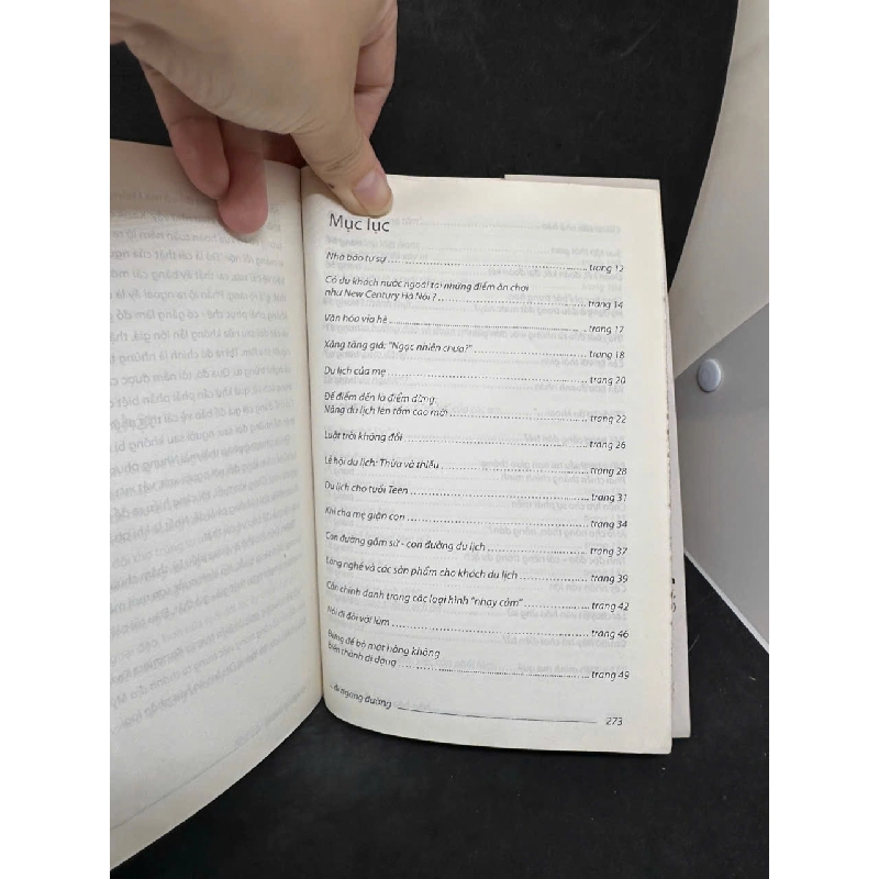 [Phiên Chợ Sách Cũ] … Đi Ngang Đường, Nguyễn Trung Dân H0606, 2010 525740