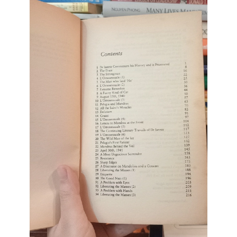 Captain Corelli's Mandolin - Louis de Bernières 448902