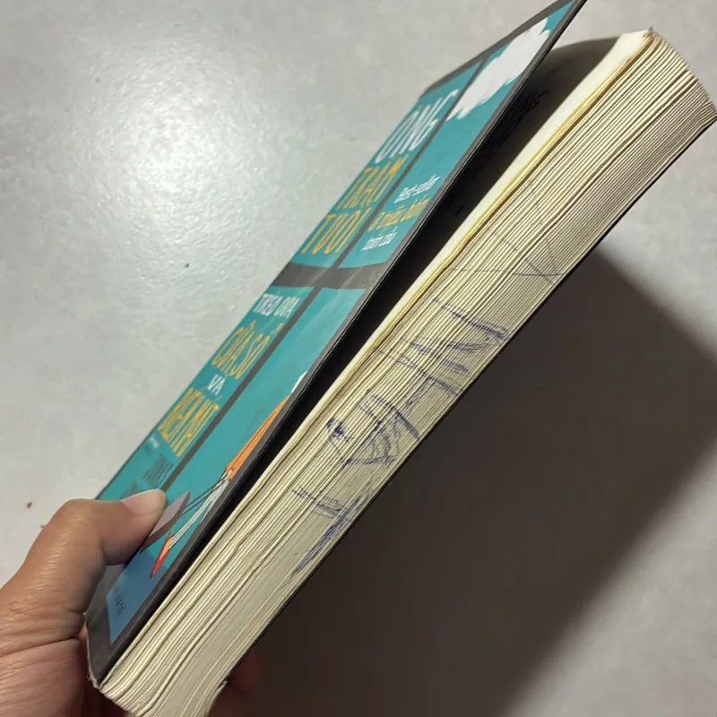 Ông trăm tuổi trèo qua cửa sổ và biến mất - Jonas Jonasson 757225