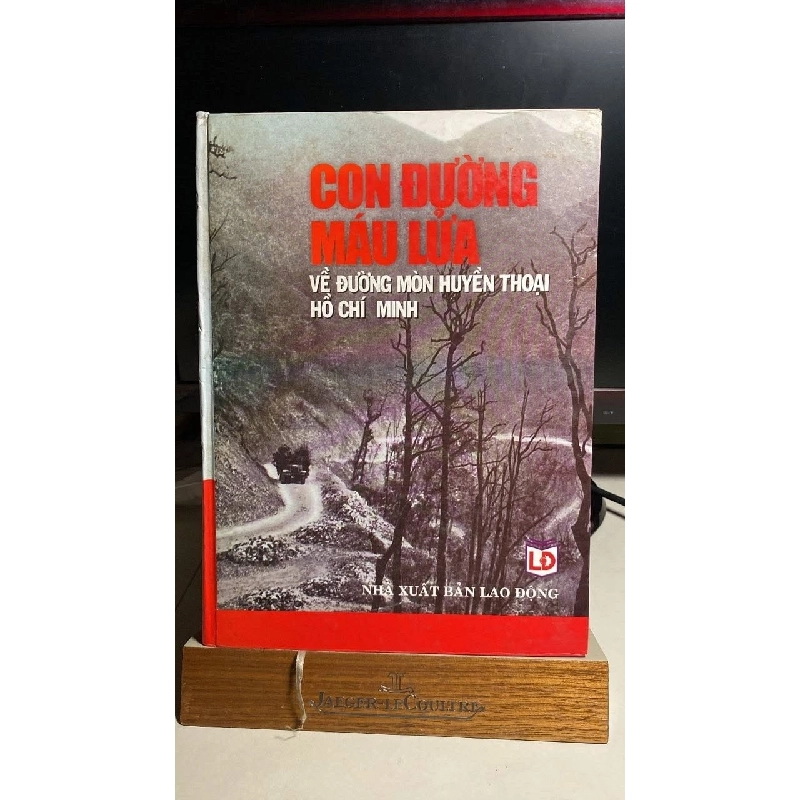 [Phiên Chợ Sách Cũ] Con đường máu lửa - về đường mòn huyền thoại Hồ Chí Minh 2007 - Nguyễn Thị Suý, Lê Ngọc Tú thực hiện. -NXB Lao động 0506 468299