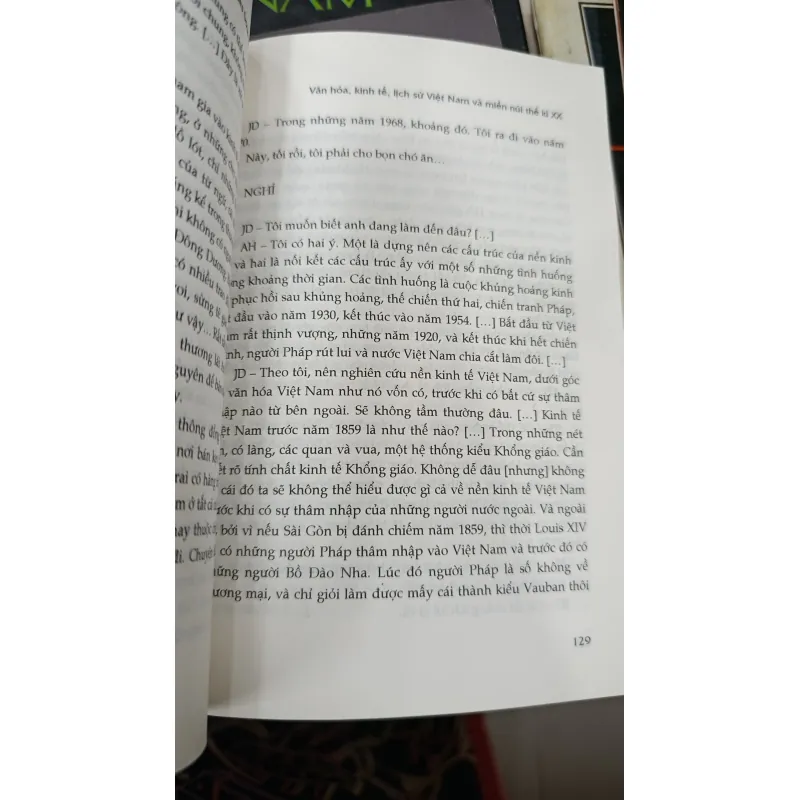 NHÀ NHÂN HỌC CHÂN TRẦN: NGHE VÀ ĐỌC JACQUES DOURNES 698305