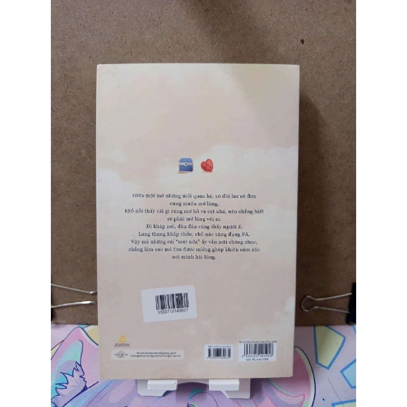 Yêu sai cách nên mãi chẳng đúng người - NIGHT-FLY Tản văn RUBO0810 923628