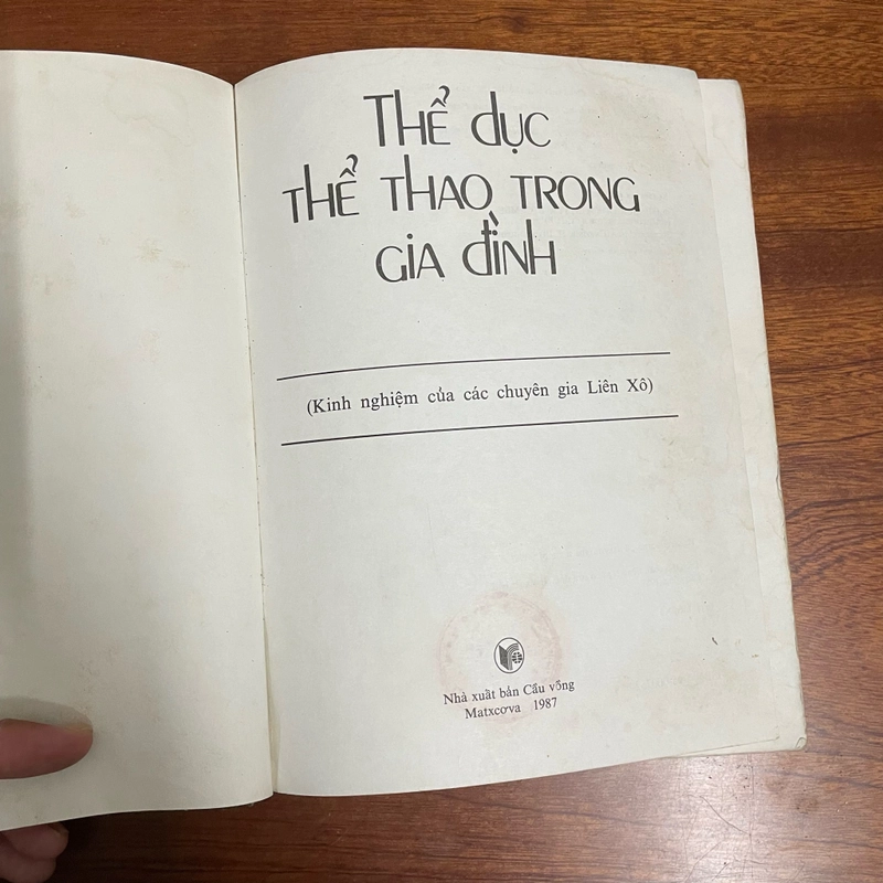 II Sách Liên Xô: Thể Dục Thể Thao Trong Gia Đình - 1987 476078