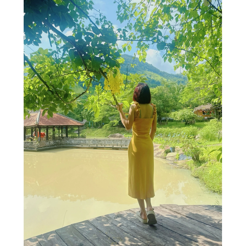 Đầm vàng 2 dây 525164
