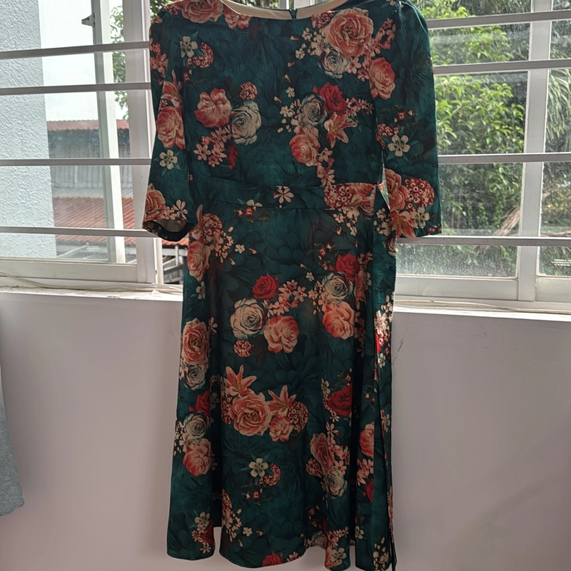 Đầm dự tiệc Guco, size M xanh lá, chỉ qua hai lần sử dụng 529581