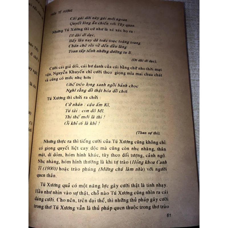 Tủ sách văn học trong nhà tường Trần Tế Xương 937135