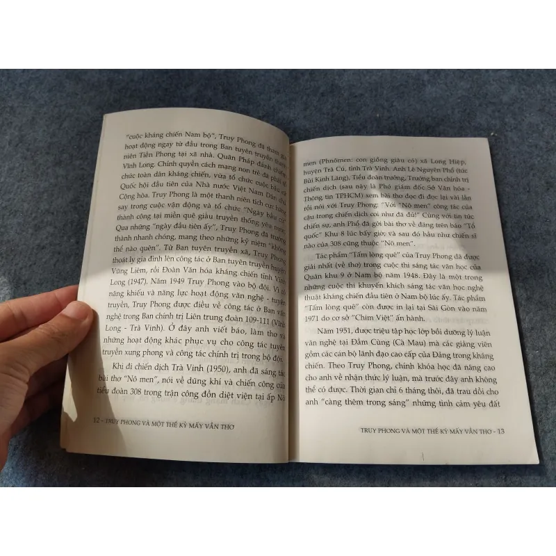 TRUY PHONG VÀ MỘT THẾ KỶ MẤY VẦN THƠ 719926