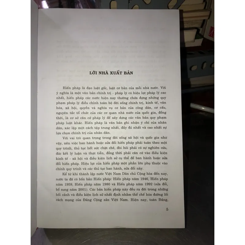Một số vấn đề lý luận và thực tiễn về việc xây dựng và ban hành hiến pháp  728794
