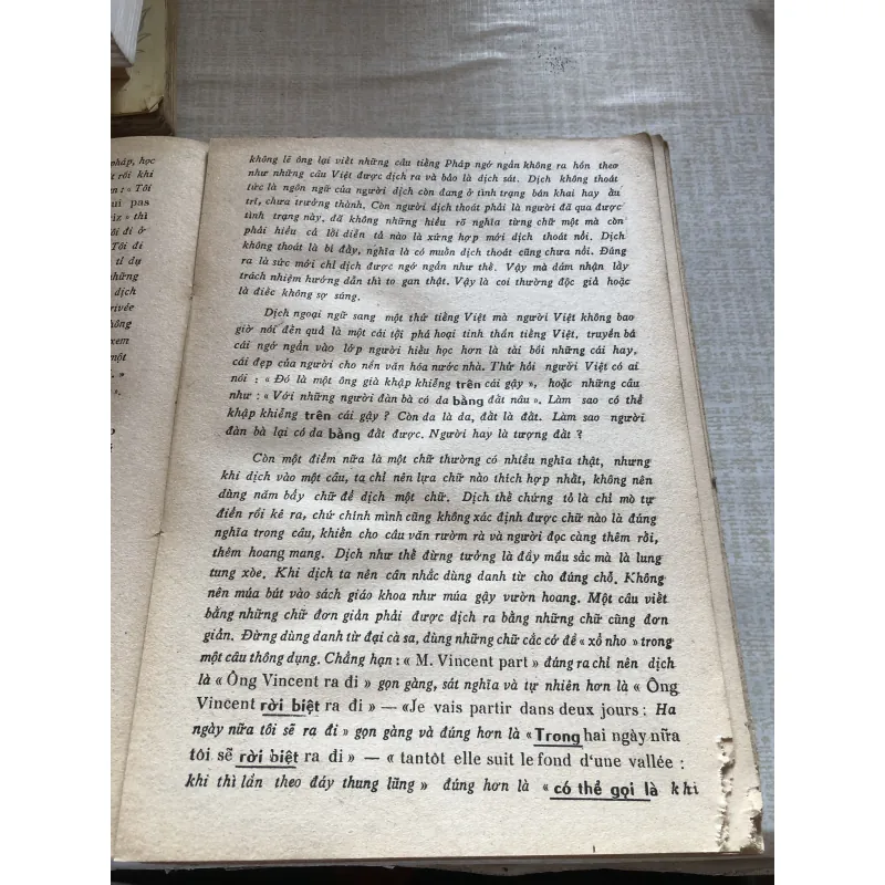 Bài học về ngôn ngữ và văn minh Pháp 993466