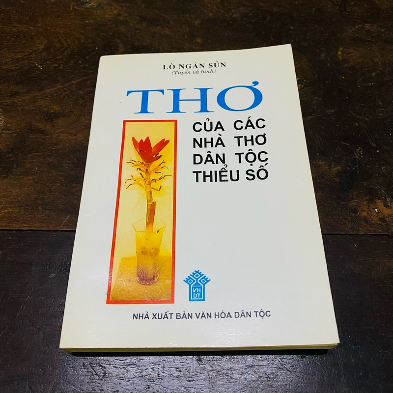 Thơ của các nhà thơ dân tộc thiểu số - Lò Ngân Sủn  334641