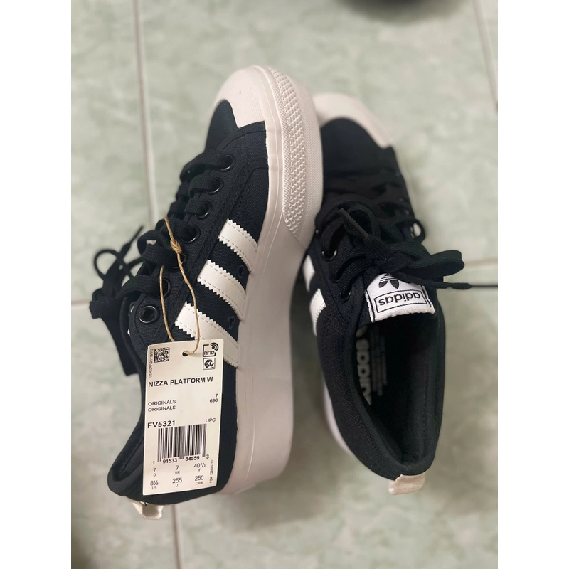 Giày Adidas chính hãng xách tay 498250