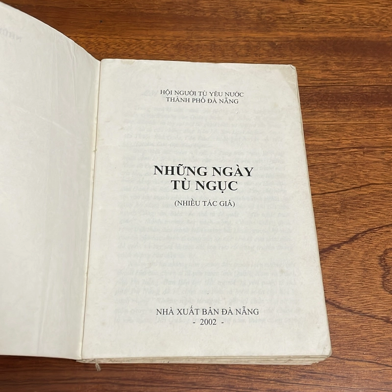 II Sách Lịch Sử: Những Ngày Tù Ngục - Nhiều Tác Giả - 2002 501619