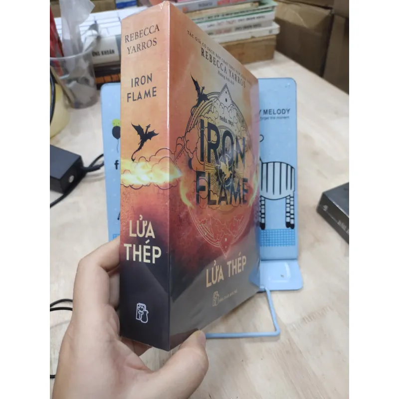 Sách: Lửa thép - TG: Rebecca Yarros - Sách nguyên seal 926992